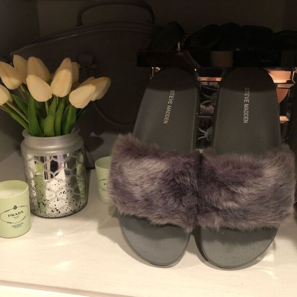 Grey faux fur Sandals - Picture 2 of 12